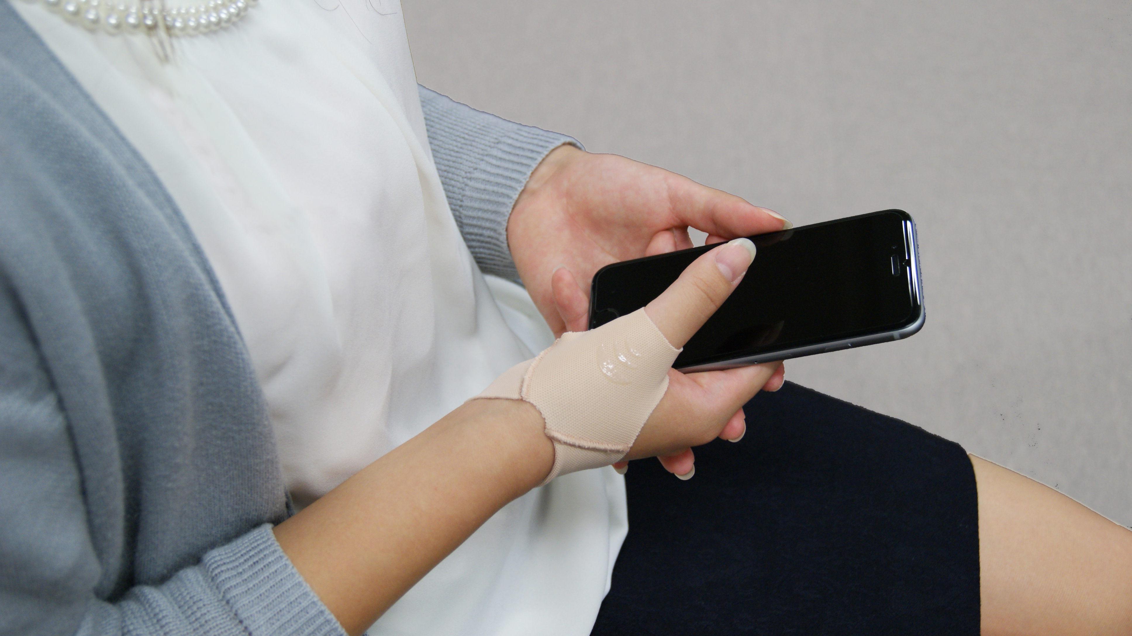 親指ラク軽サポーター - （ドラッグ向け｜親指ラク軽サポーター）：サポーター、筋力トレーニング、フィットネス、スポーツ用品、リハビリに関する製品はD＆M ｜株式会社D＆M